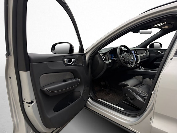 Volvo XC60 11 of 30