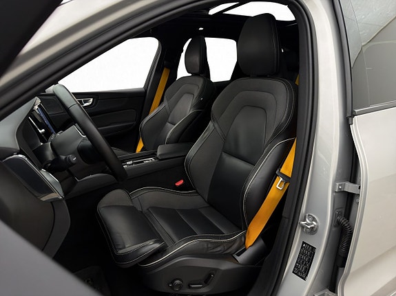 Volvo XC60 12 of 30