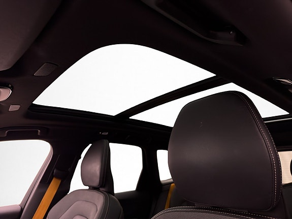 Volvo XC60 13 of 30
