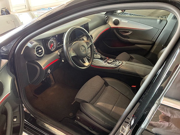 Mercedes-Benz E220 5 of 5
