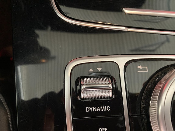 Mercedes-Benz E220 7 of 13