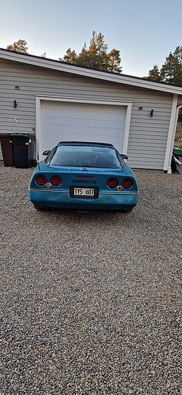 Chevrolet Corvette 4 of 7