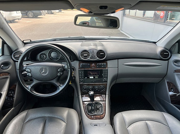 Mercedes-Benz CLK200 8 of 21