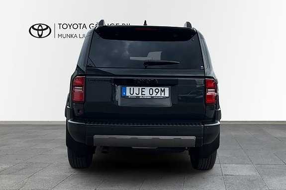 Toyota Land Cruiser 5 of 5