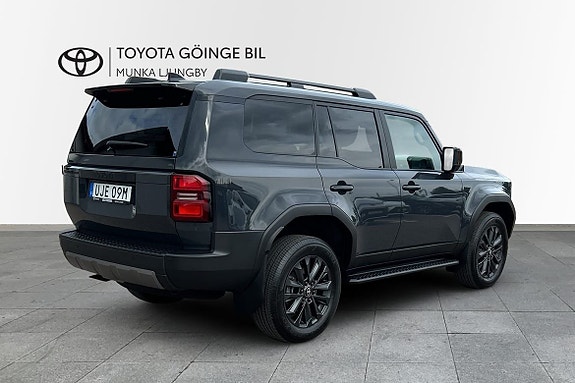 Toyota Land Cruiser 3 of 5
