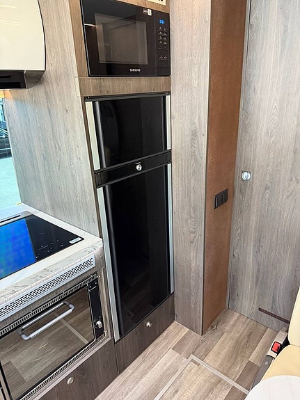 Setra S 411 HD. HIGH-END Camper! 9 of 12