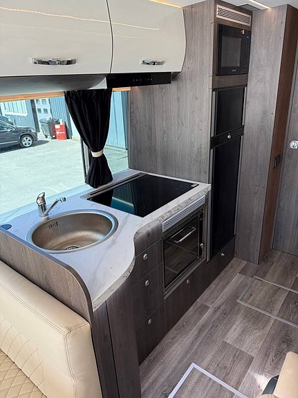 Setra S 411 HD. HIGH-END Camper! 8 of 12