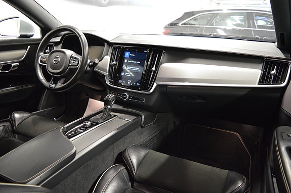 Volvo V90 16 of 30
