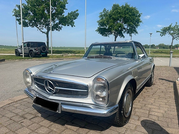 Mercedes-Benz 280 SL 3 of 5