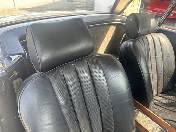 Mercedes-Benz 280 SL 8 of 8