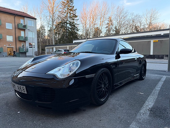 Porsche 911 Carrera 4S 4 of 5