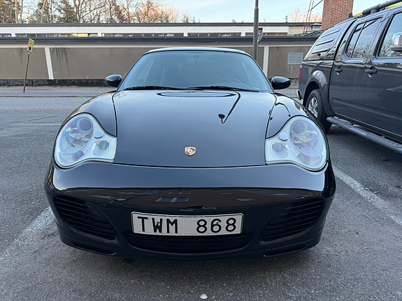 Porsche 911 Carrera 4S 2 of 5