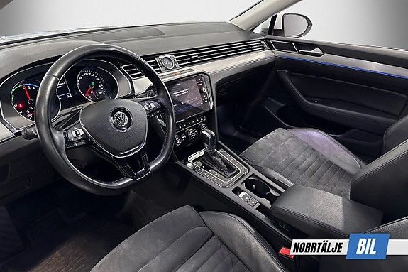 Volkswagen Passat 9 of 19