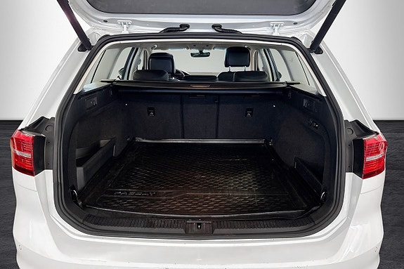 Volkswagen Passat 19 of 19
