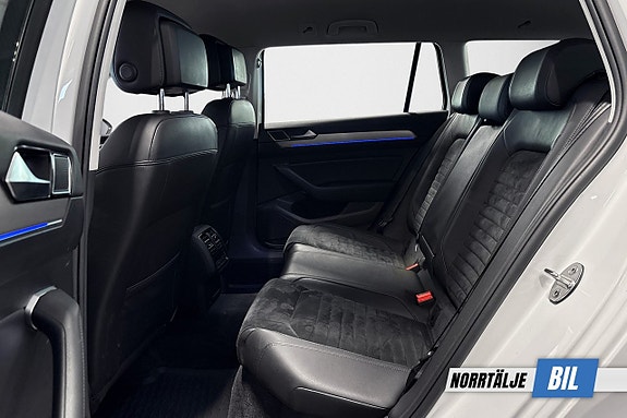 Volkswagen Passat 13 of 19