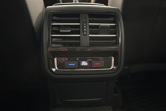Volkswagen Passat 17 of 19