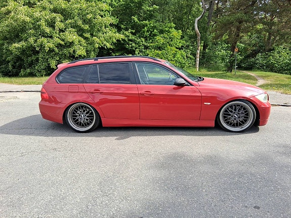 BMW 318d 2 of 5