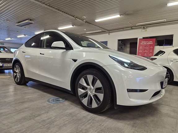 Tesla Model Y 5 of 5