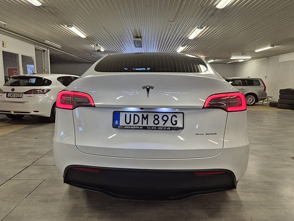 Tesla Model Y 3 of 5