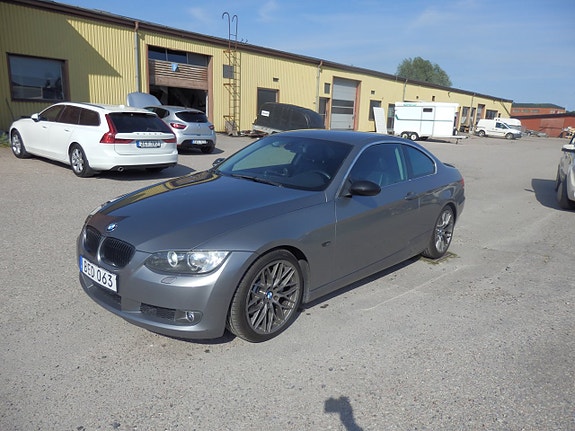 BMW 325i 2 of 5