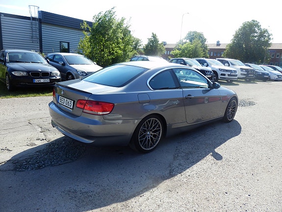 BMW 325i 3 of 5