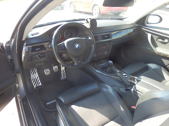 BMW 325i 4 of 5