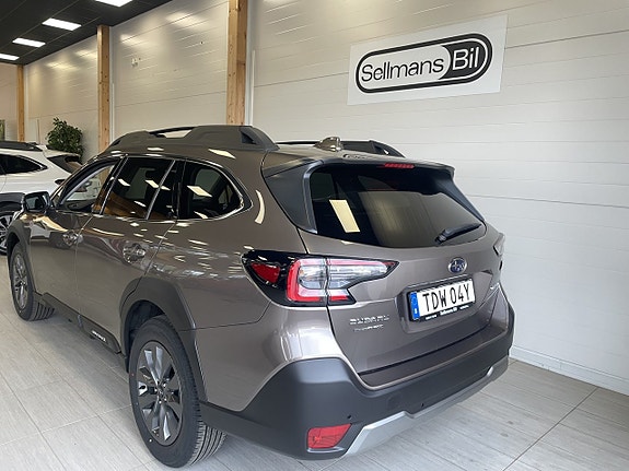 Subaru Outback 3 of 5