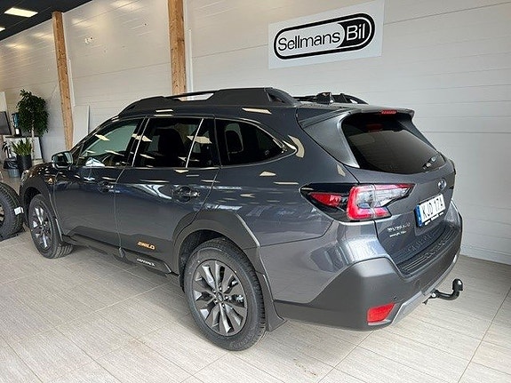 Subaru Outback 2 of 5