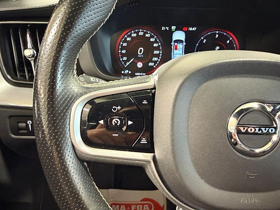 Volvo XC60 16 of 25