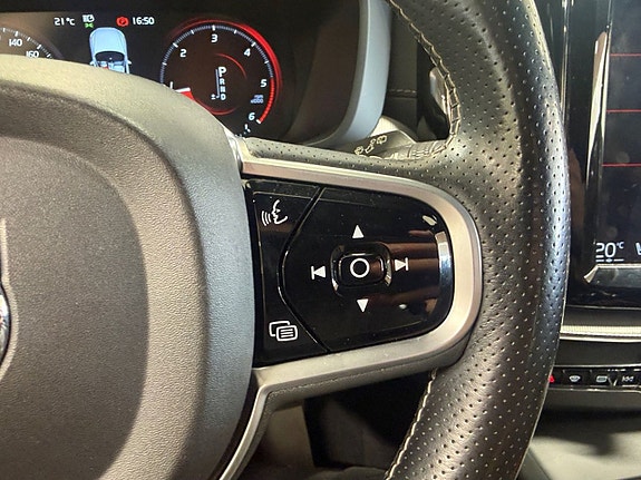 Volvo XC60 17 of 25