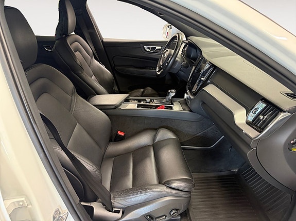Volvo XC60 12 of 25