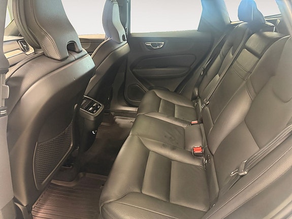 Volvo XC60 10 of 25