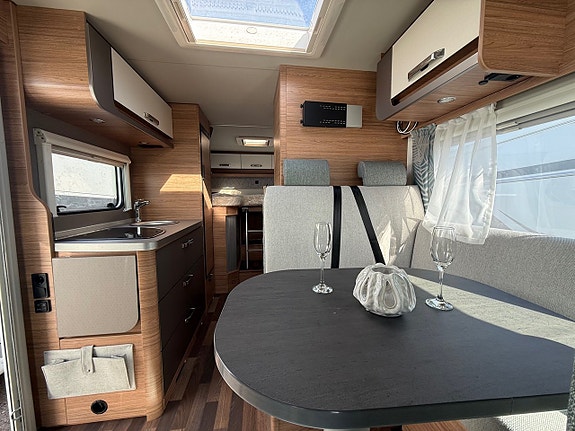 Weinsberg CaraCore 650 MEG + solcell 4 of 5