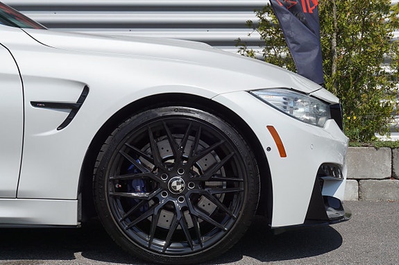 BMW M4 10 of 25