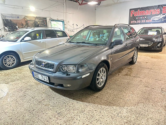 Volvo V40 3 of 5