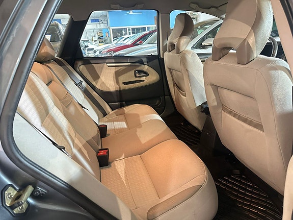Volvo V40 10 of 14