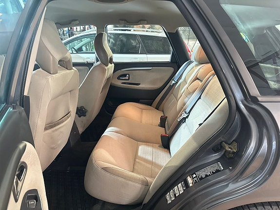 Volvo V40 8 of 14