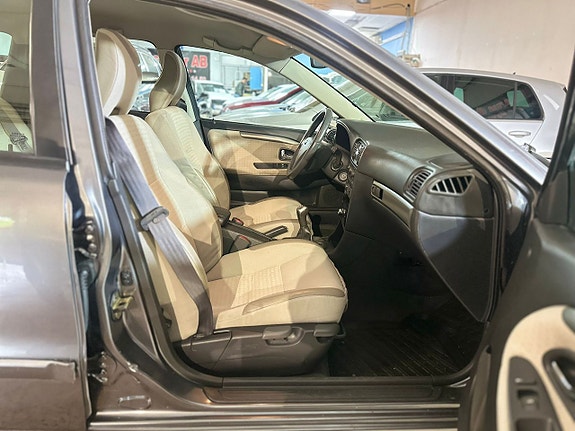 Volvo V40 12 of 14