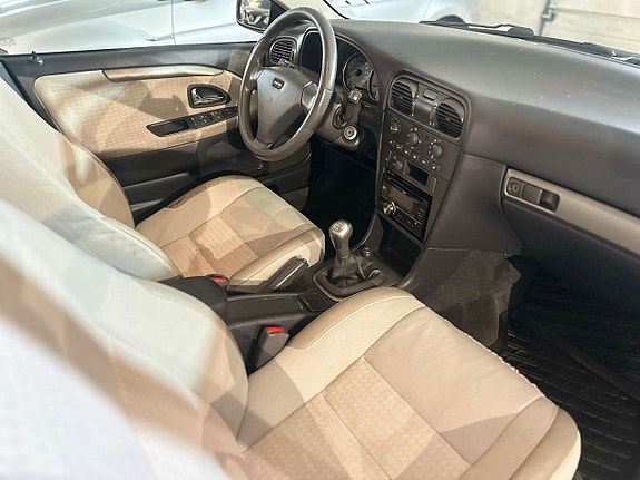 Volvo V40 13 of 14