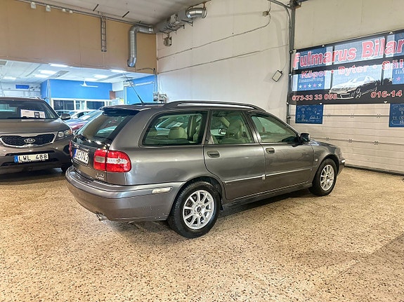 Volvo V40 5 of 5