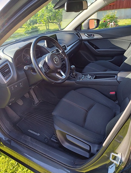 Mazda 3 4 of 5
