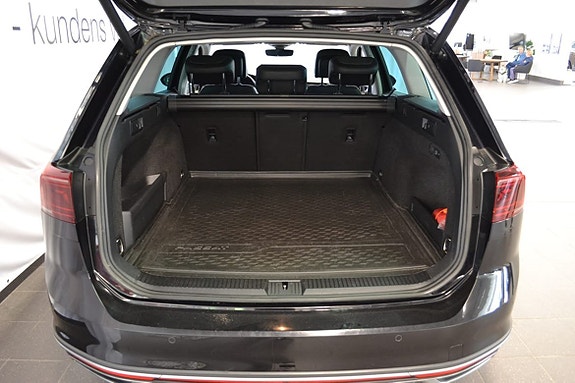 Volkswagen Passat Alltrack 4 of 5