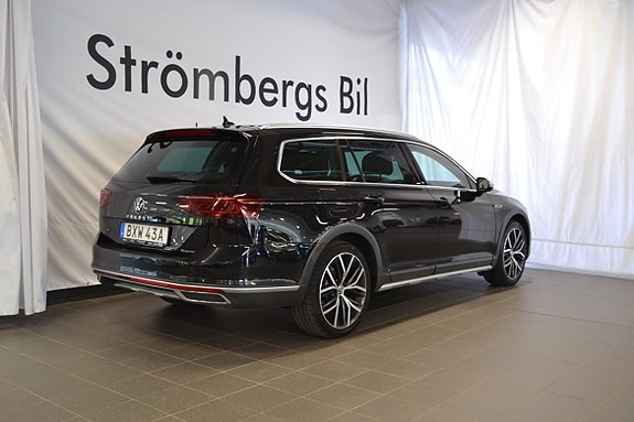 Volkswagen Passat Alltrack 3 of 5