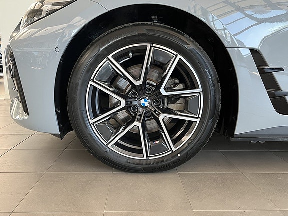 BMW i4 4 of 5