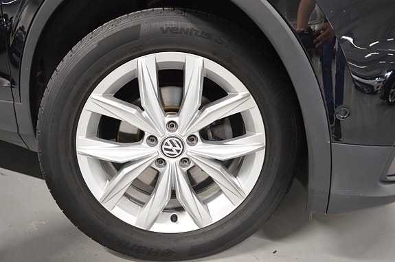 Volkswagen Tiguan 12 of 30