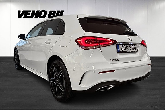 Mercedes-Benz A250 e 4 of 5