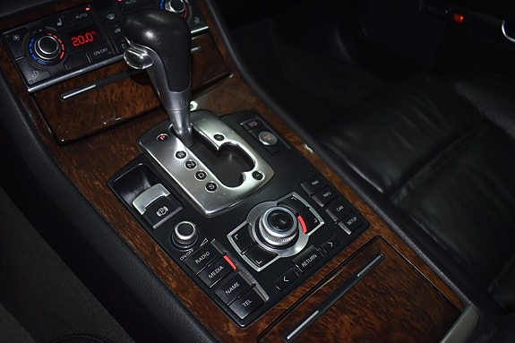Audi A8 13 of 18