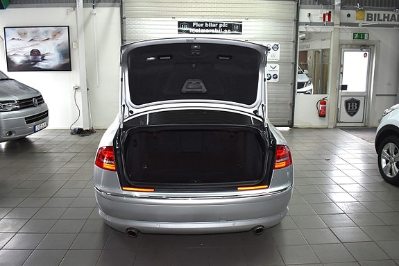 Audi A8 17 of 18