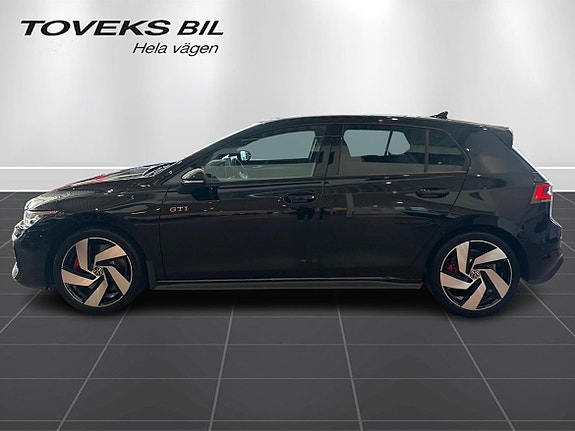 Volkswagen Golf VIII 2 of 22