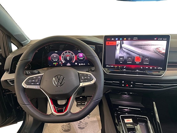 Volkswagen Golf VIII 12 of 22
